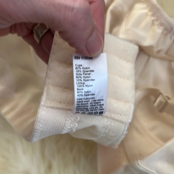 Elila Cream Wirefree Bra 1307 Satin Microfiber Softcup 44D 46D 38E/DD 42E 44C - Picture 7 of 11